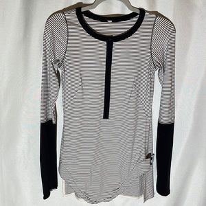 Lululemon athletic top. (Sz 8)